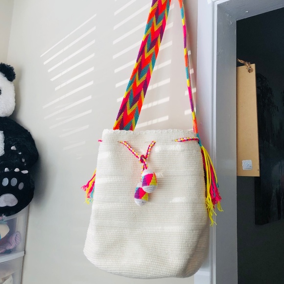 Authentic Wayuu bag/ Mochila Wayuu/ cream color/ neon strap/ Size M - Picture 9 of 9